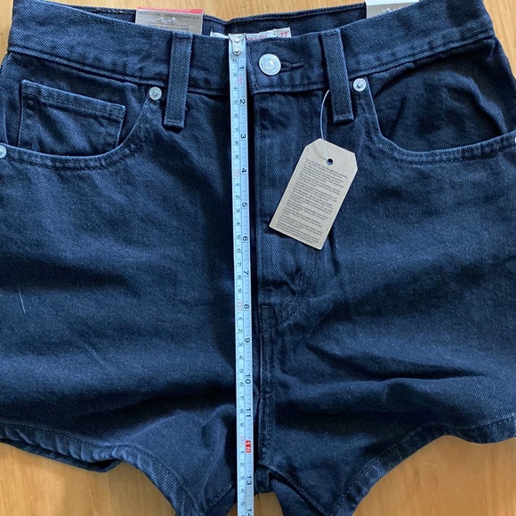SALE! 🖤NWT: LEVI’S✨ Women’s High Waisted Mom Shorts - Size 27 - Picture 14 of 15